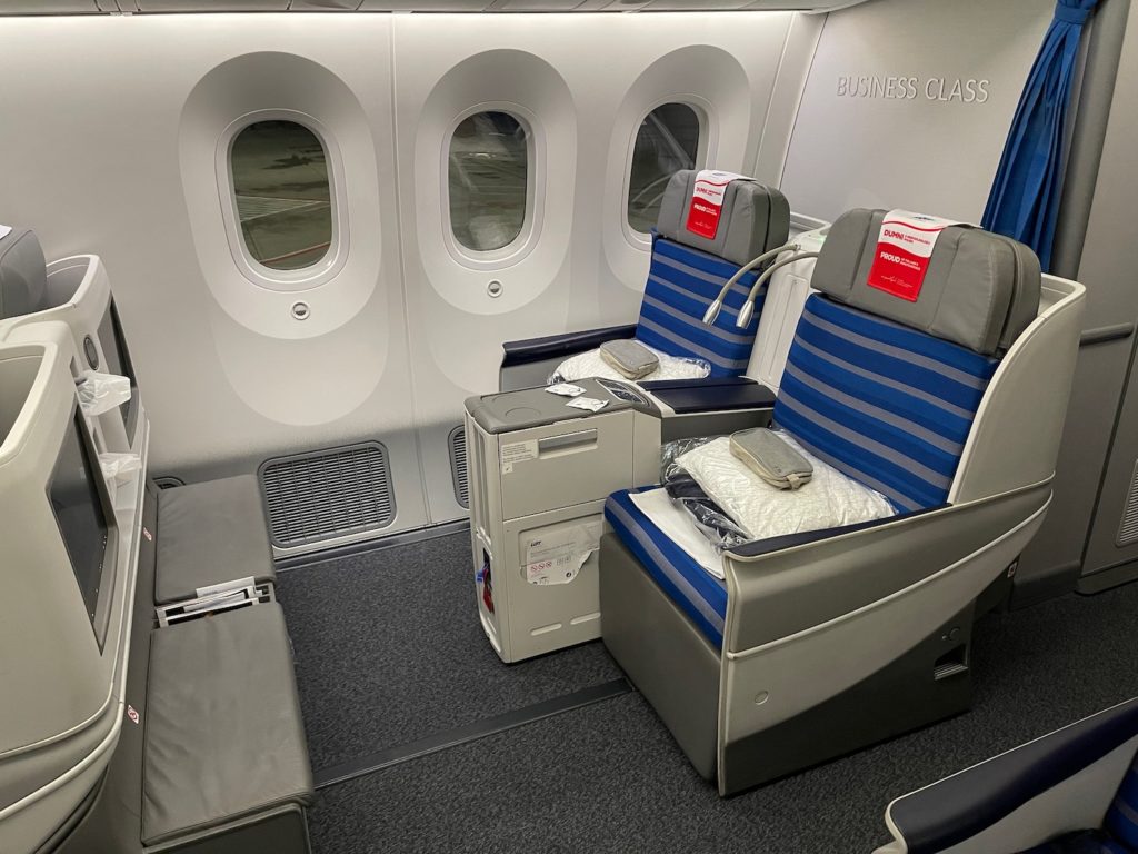 Review LOT Polish 787 9 Business Class Krakow Chicago Live And Let