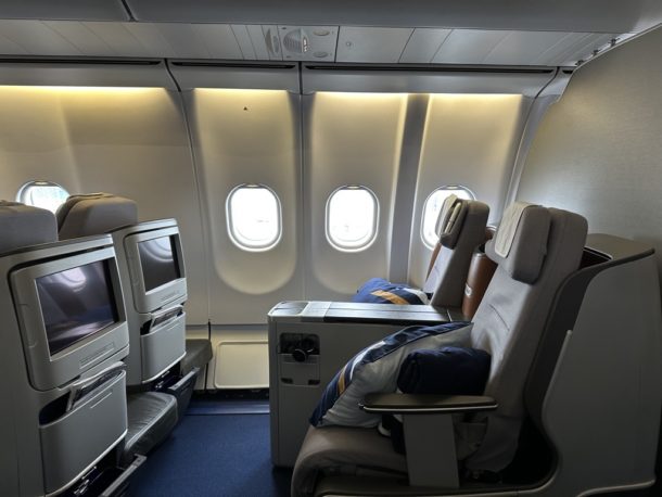 Review Lufthansa A340 600 Business Class Munich Miami Live And Let