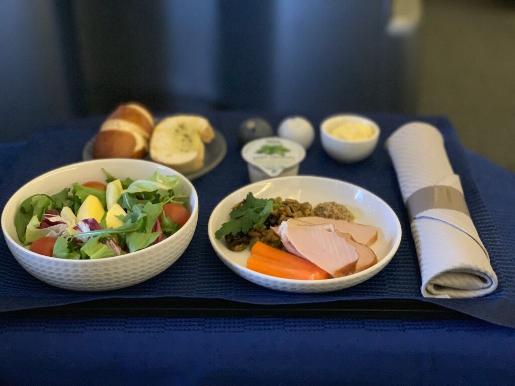 United Airlines Restores Multi Course Service In Polaris Business Class