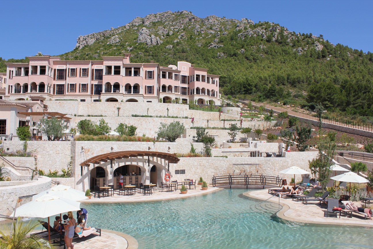 German Tourist Wins Lawsuit After Losing Resort “Towel Wars” At Pool