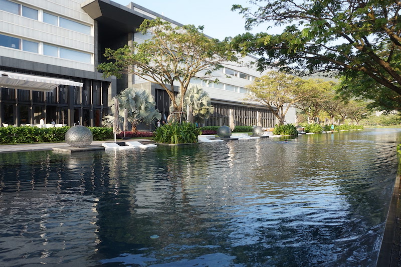 The largest pool in Sanya