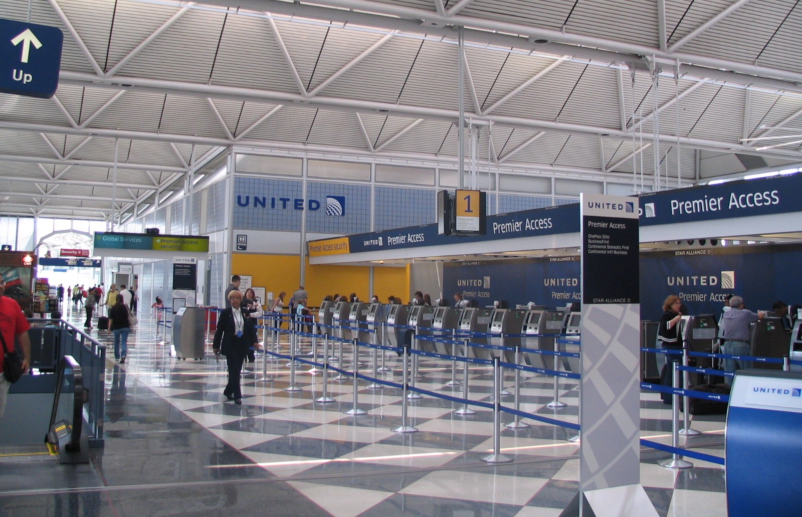 United Cuts International Routes, Will Focus on Domestic Travel - Live