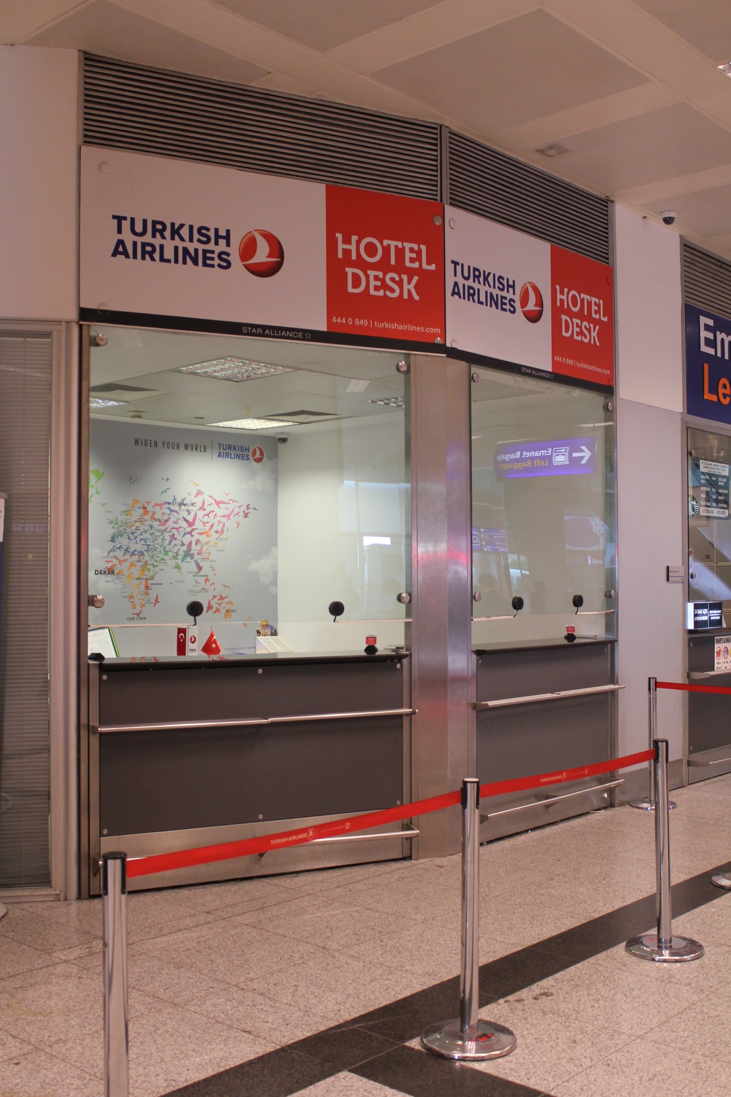 Представительство turkish. Turkish Airlines гостиница. Turkish Airlines Hotel Desk. Turkish Airlines Стамбул. Офис турецких авиалиний Стамбул.