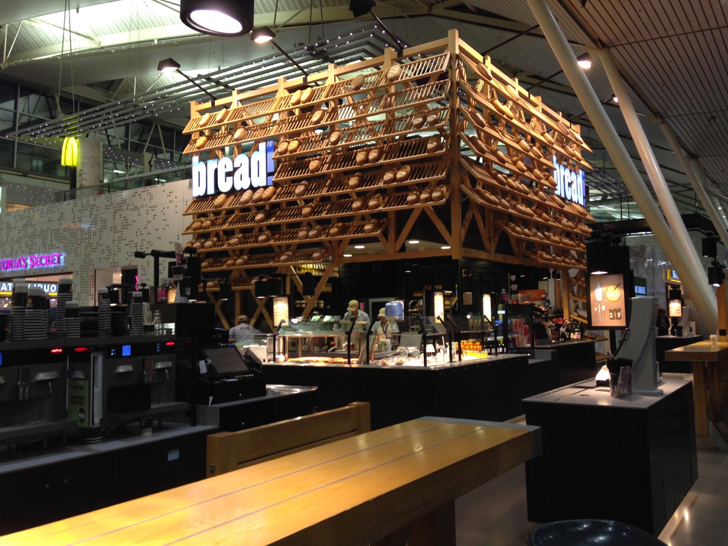 Impressive! How EVA Handled Our Delayed Flight - Live and Let's Fly