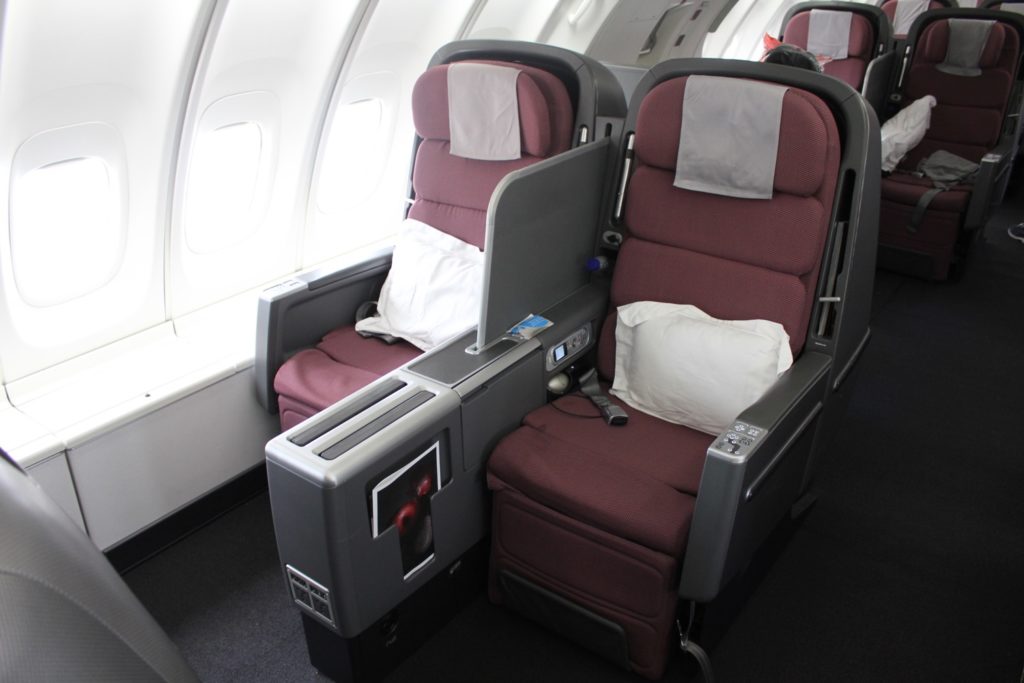 Review: Qantas 747-400 Business Class from Hong Kong to Sydney - Live ...