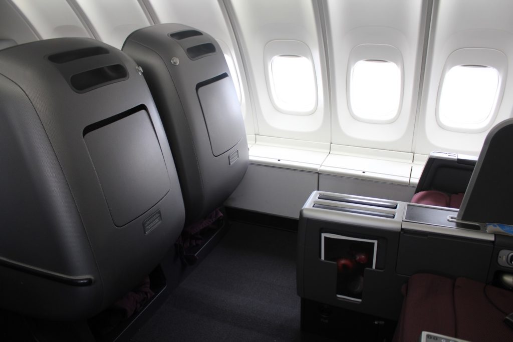 Review: Qantas 747-400 Business Class from Hong Kong to Sydney - Live ...