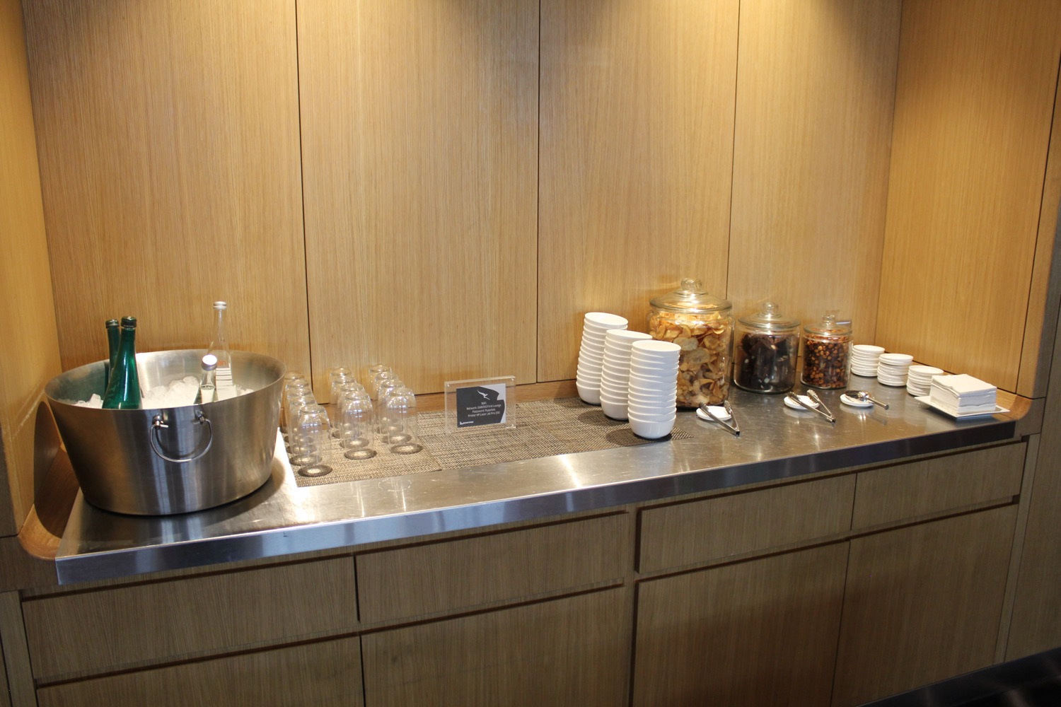 Review: Qantas First Class Lounge Los Angeles - Live And Let's Fly