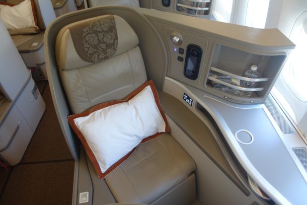 CHINA EASTERN BUSINESS CLASS REVIEW 777 visual data 3