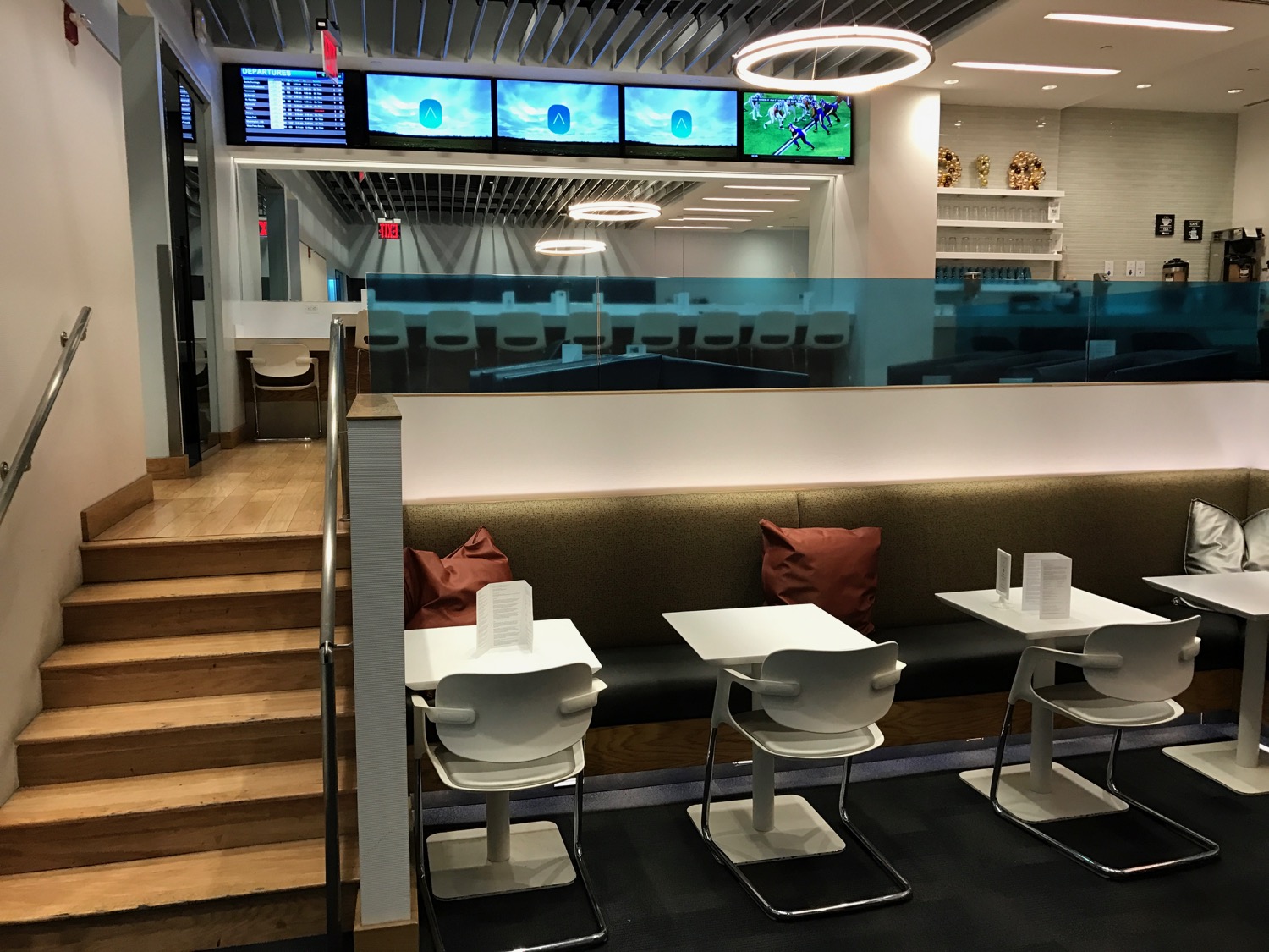 Review Airspace Lounge New York JFK (Terminal 5) Live and Let's Fly