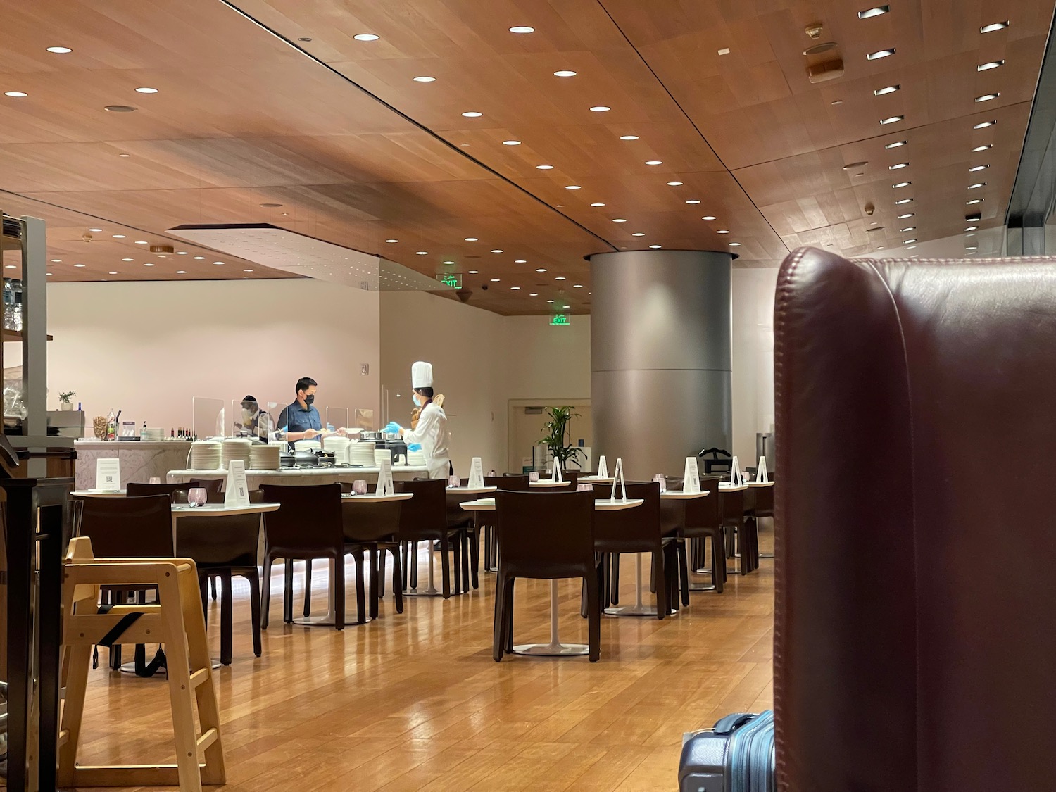 Review: Qatar Airways Al Mourjan Lounge Doha, The Garden (DOH