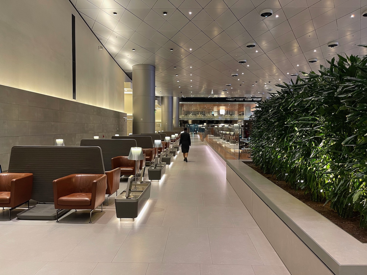 Qatar Airways Al Mourjan Lounge Review