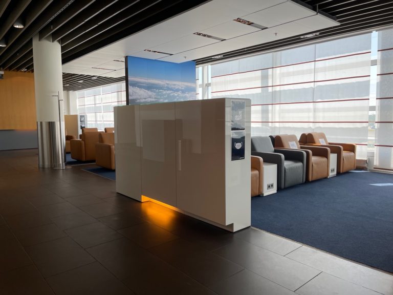 Review: Lufthansa Business Lounge Frankfurt (FRA - A26) - An Amazing ...