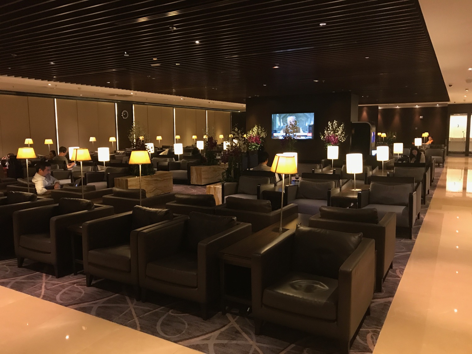 Review: SilverKris Business Class Lounge (SIN T2) - Live and Let's Fly