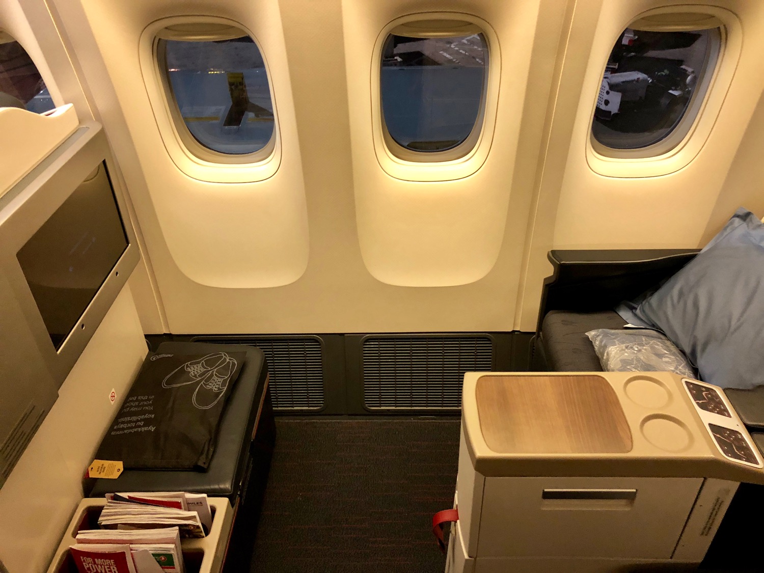 Turkish airlines business. Turkish Airlines Business class 777-300er. Turkish Airlines Business class 777 300. Turkish Airlines Boeing 777-300er Business class. 777-300er Turkish Airlines бизнес класс.