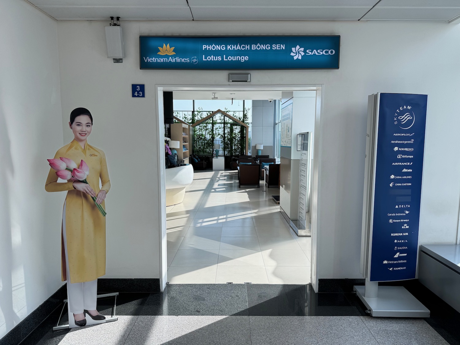 Review: Vietnam Airlines Lotus Business Class Lounge Ho Chi Minh City (SGN)