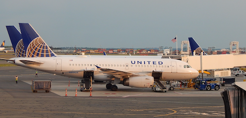 United A320 at gate