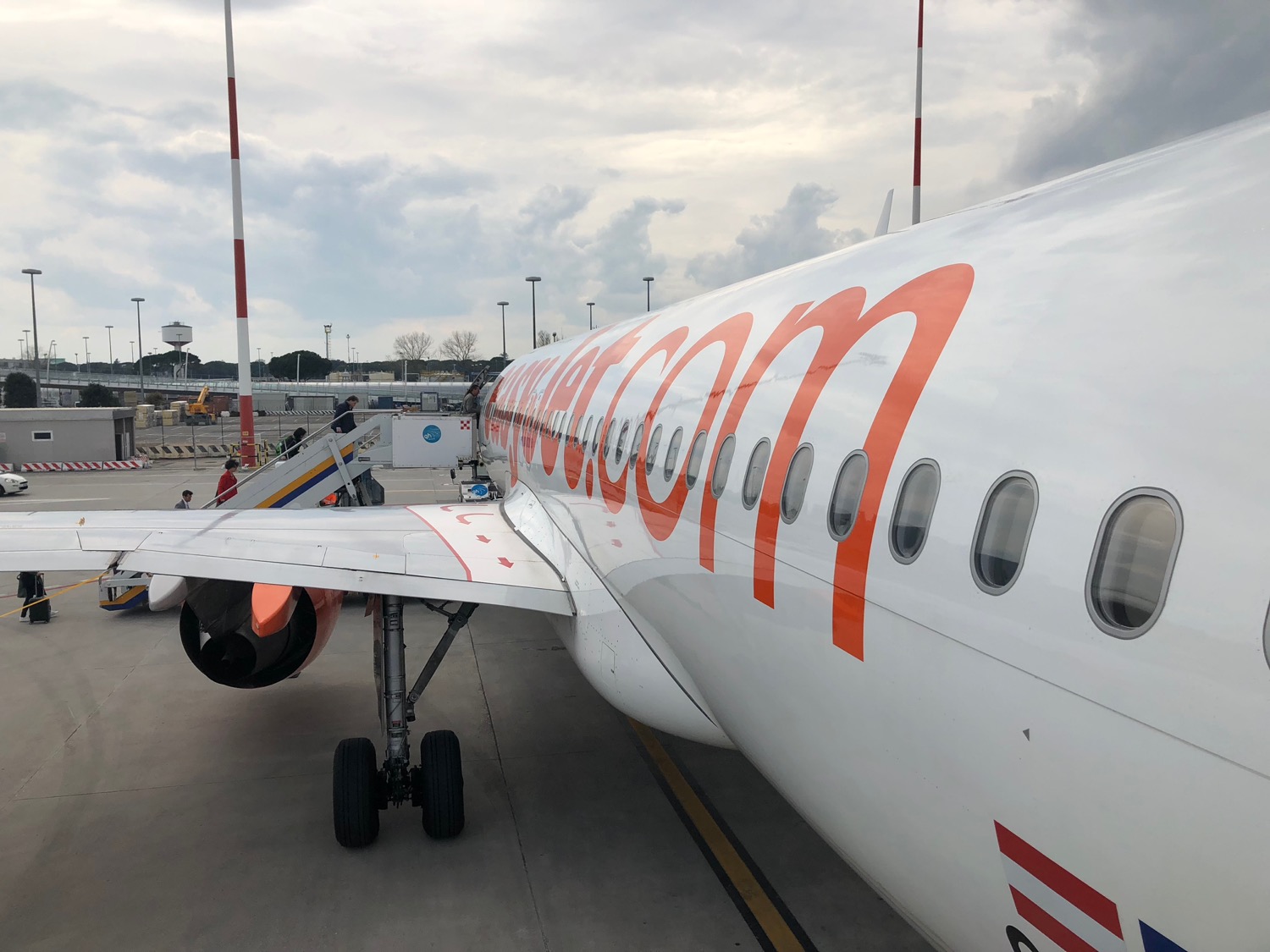 how long before flight do you board easyjet