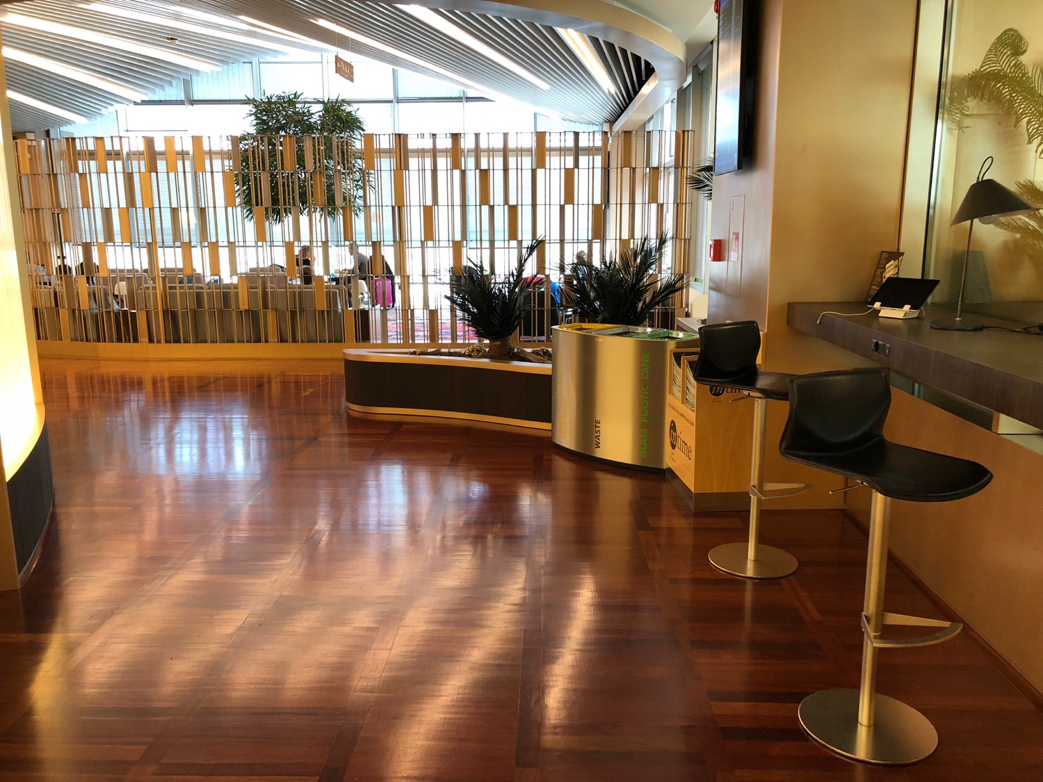 A Tremendous Priority Pass Lounge in Venice Live and Let's Fly