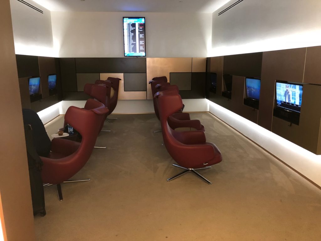 A Tremendous Priority Pass Lounge in Venice Live and Let's Fly