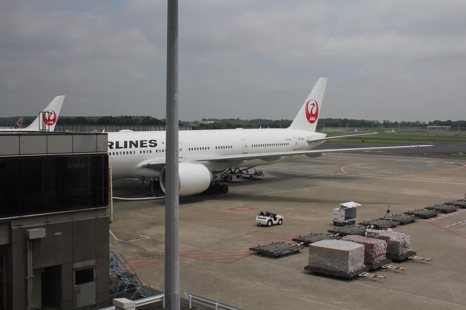 Review: Japan Airlines 777-300ER First Class - Live and Let's Fly