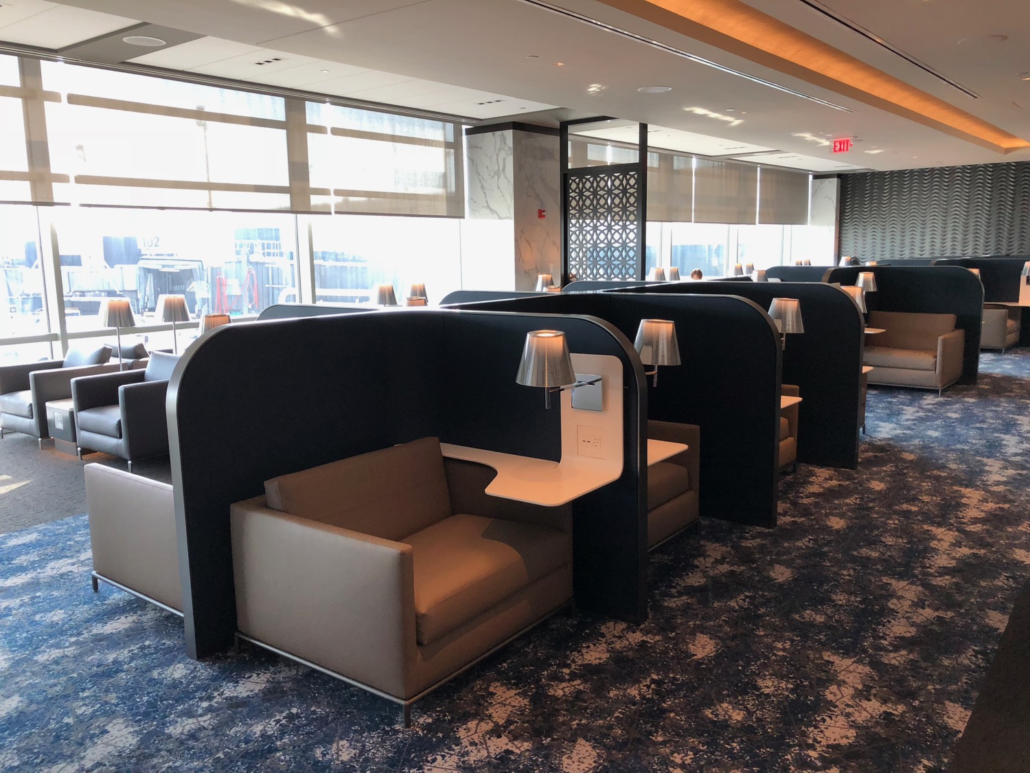 Review United Polaris Lounge Newark (EWR) Live and Let's Fly