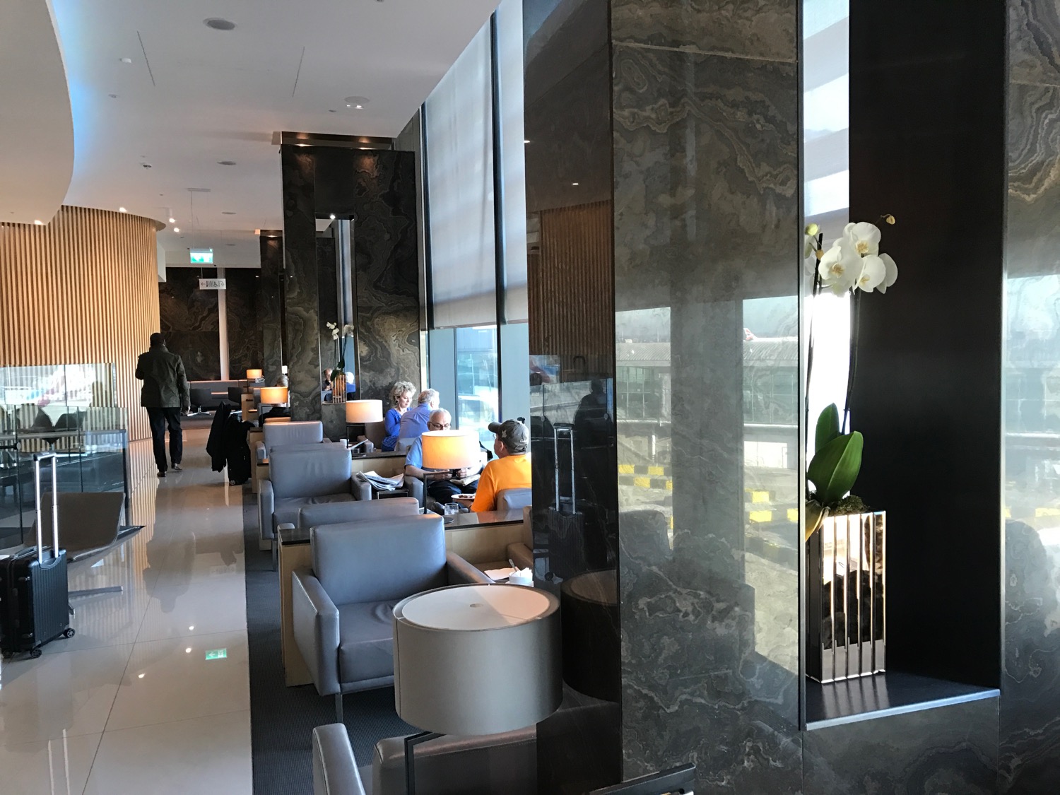 Review Air Canada Maple Leaf Lounge London Lhr Live And Let S Fly