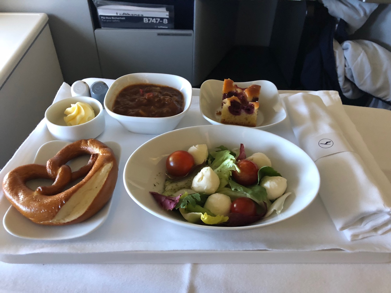 My Lufthansa 747-8 Business Class Flight Was Disappointing - Live and ...