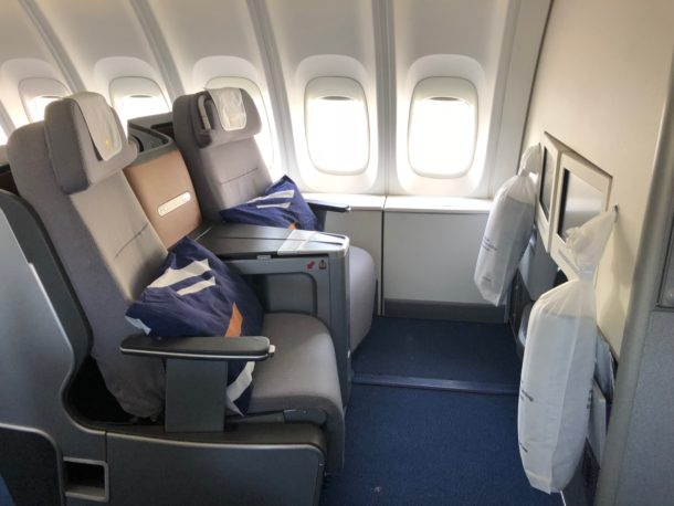 My Lufthansa 747-8 Business Class Flight Was Disappointing - Live and ...