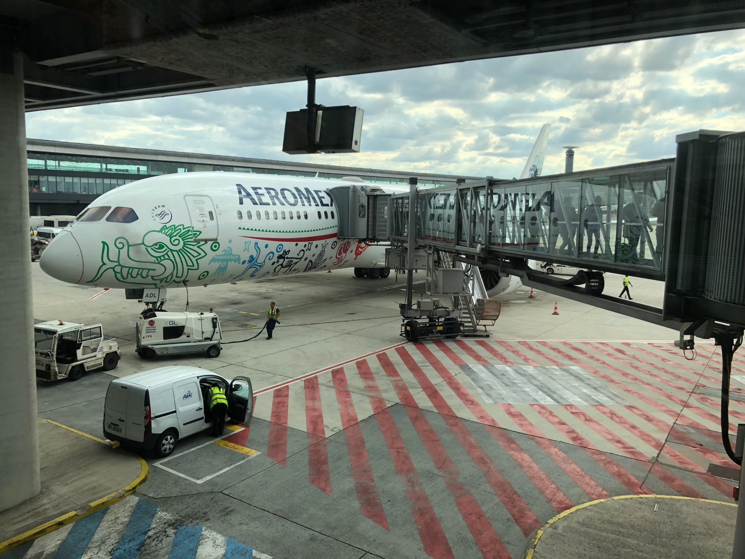 Aeromexico to Equip 100-Plane Fleet with Honeywell Runway Safety Tech