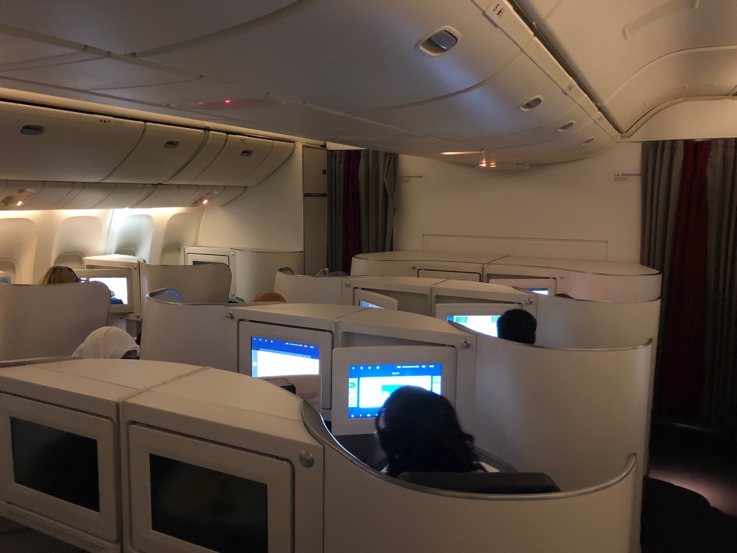 Review: Air France 777-300ER Business Class Paris To Dubai - Live and ...