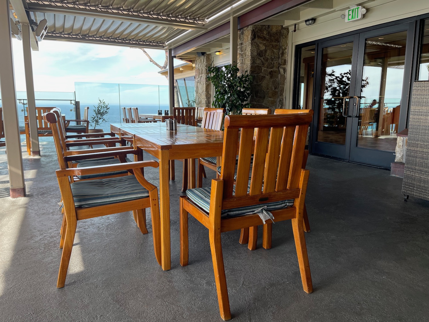 a table and chairs outside a restaurant