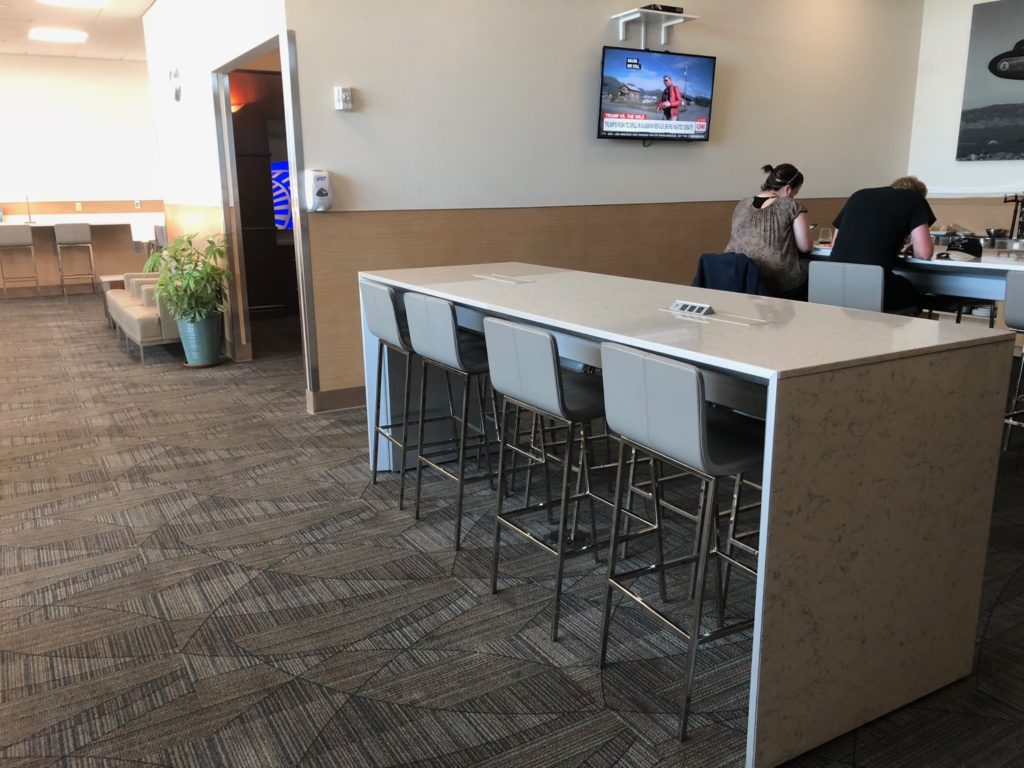 Review United Club Fort Lauderdale (FLL) Live and Let's Fly
