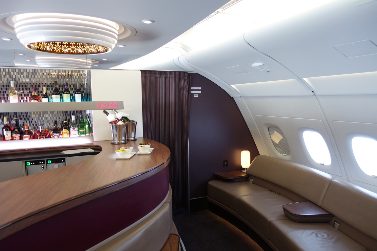 First class 0. First class Qatar Airlines a380. Qatar Airways a380. Qatar Airways a380 салон. Qatar Airways 1 класс.