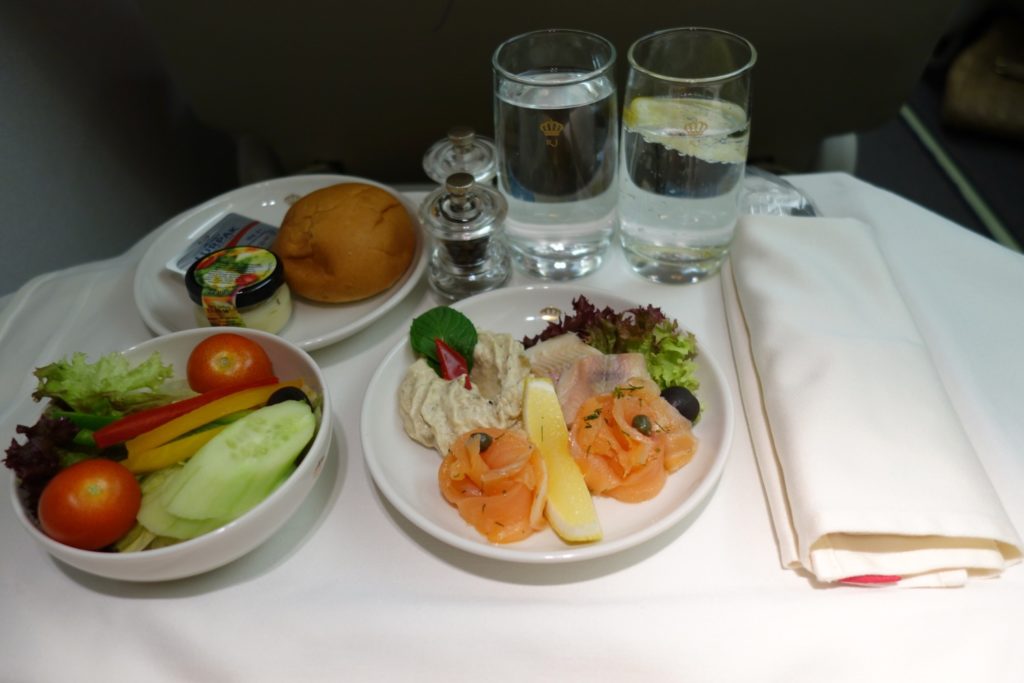 Review: Royal Jordanian ERJ-195 Business Class Amman To Kuwait - Live ...