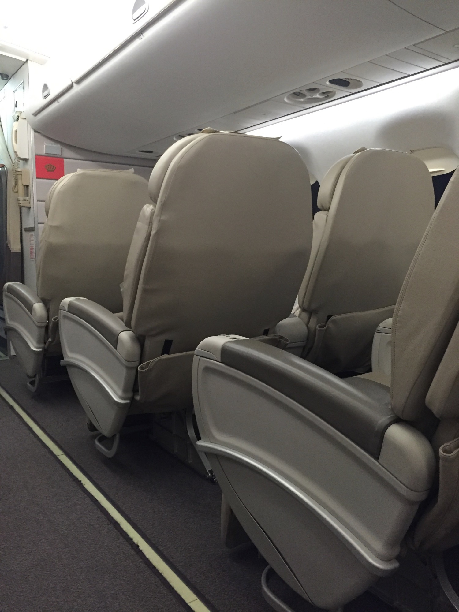 Review: Royal Jordanian ERJ-195 Business Class Amman To Kuwait - Live ...