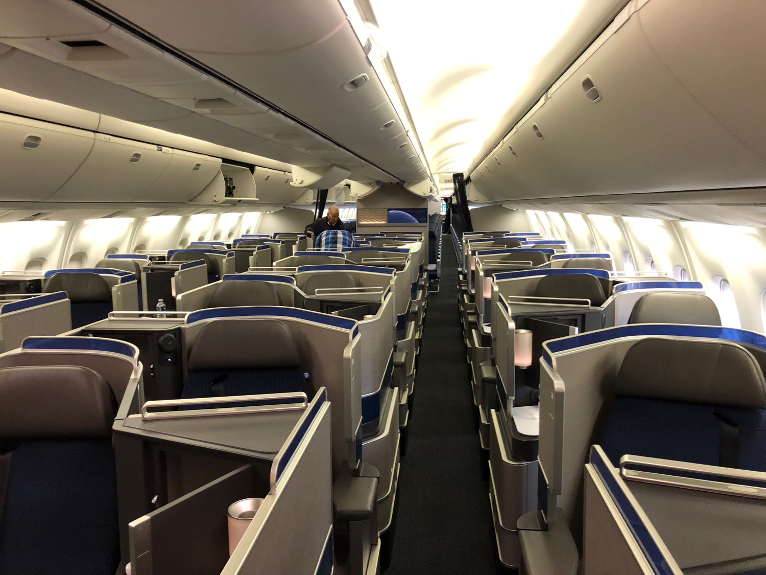 First Impressions: United Boeing 767-300 Polaris Class - Live and Let's Fly