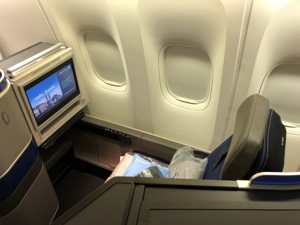 Flying United’s Retrofitted 777-200 In Polaris Business Class - Live ...