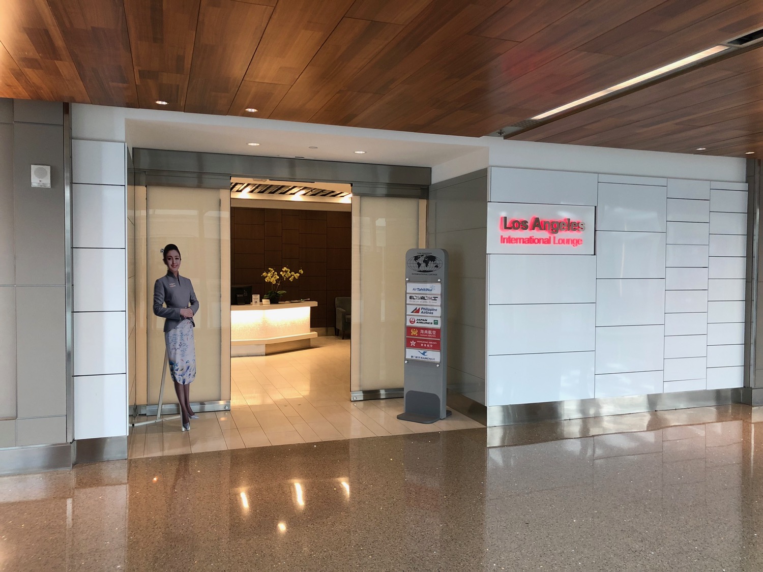 Review: Los Angeles International Lounge (LAX) - Live And Let's Fly