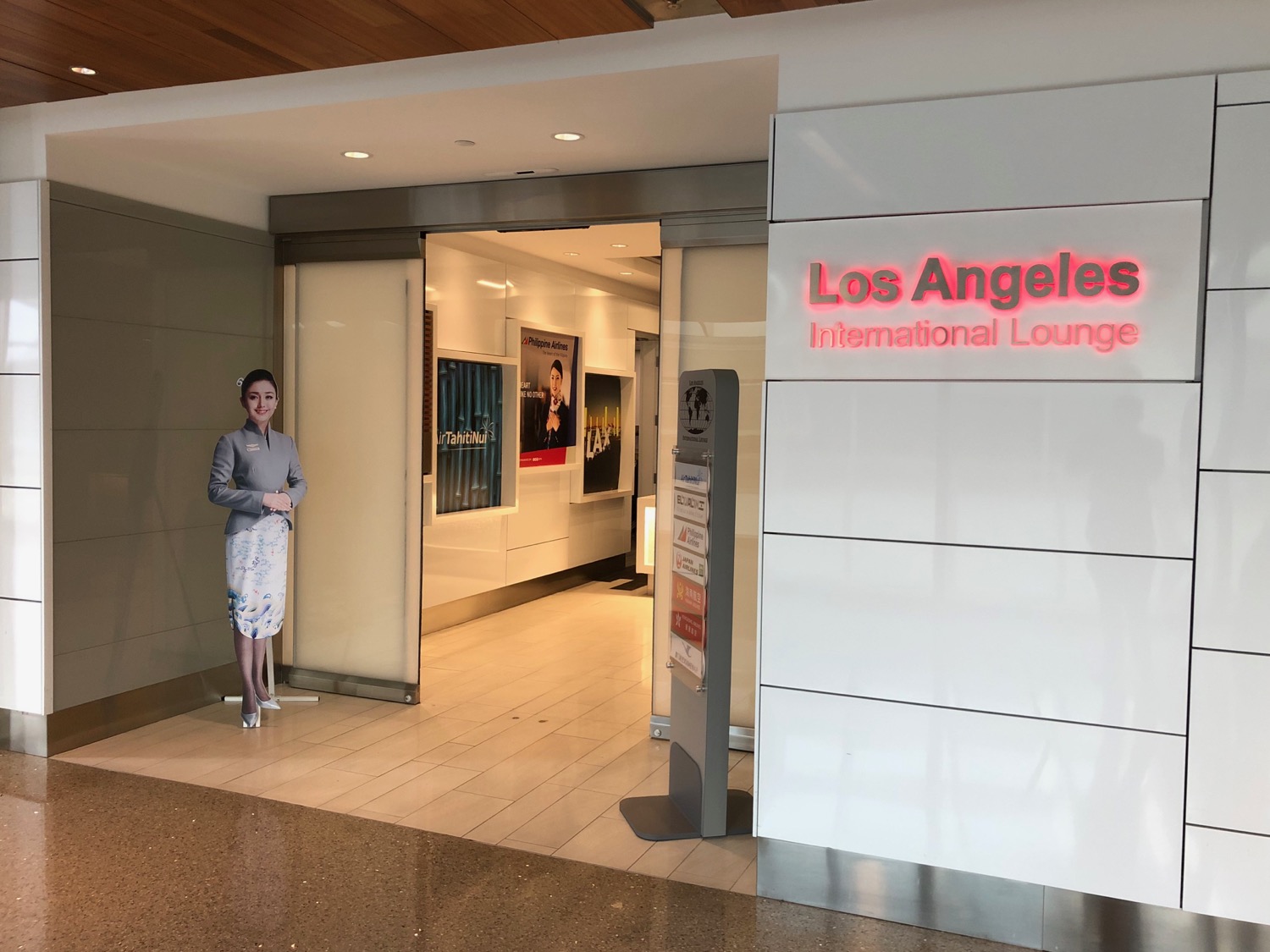 Review: Los Angeles International Lounge (LAX) - Live And Let's Fly