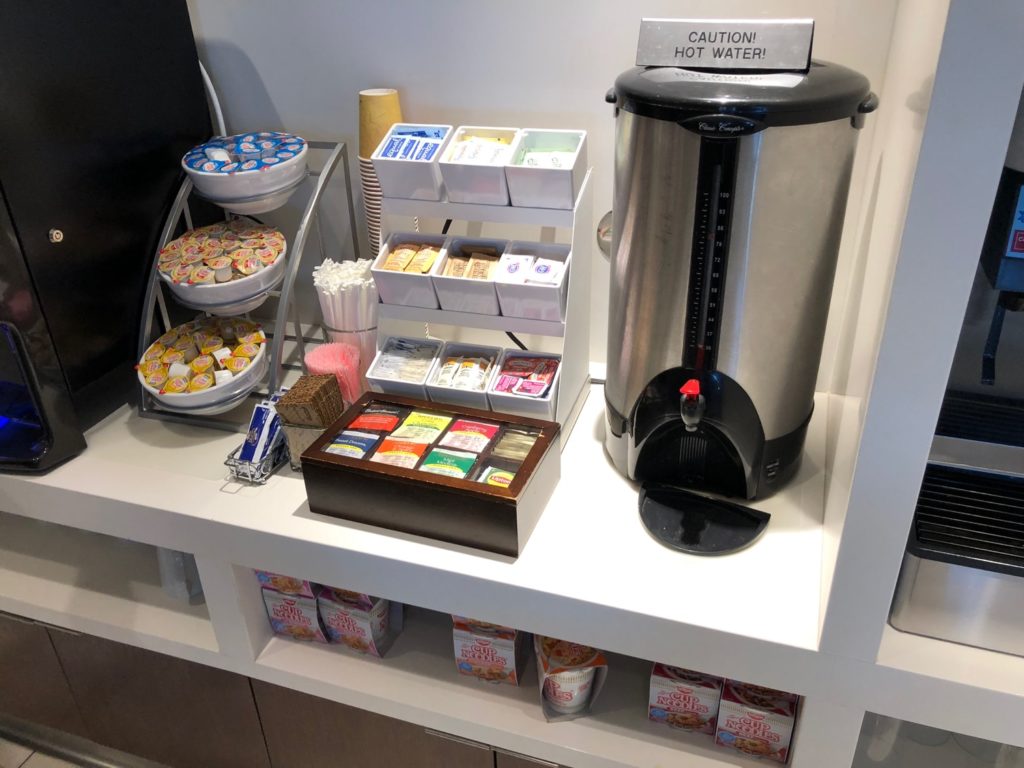 Review: Los Angeles International Lounge (LAX) - Live And Let's Fly