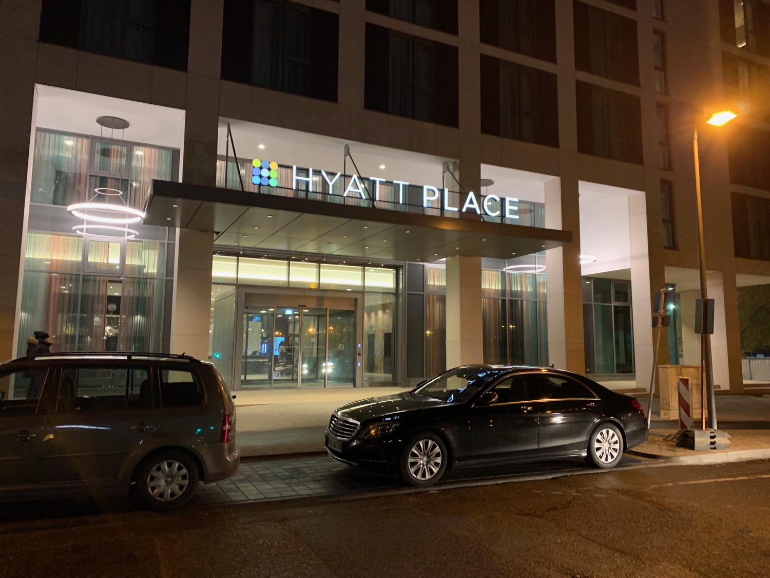 Hyatt Place Frankfurt Airport Parken liveandletsfly.com