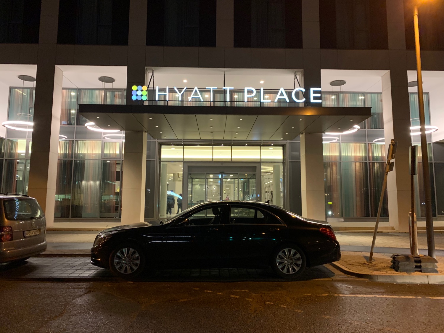Hyatt Place Frankfurt Airport Parken liveandletsfly.com