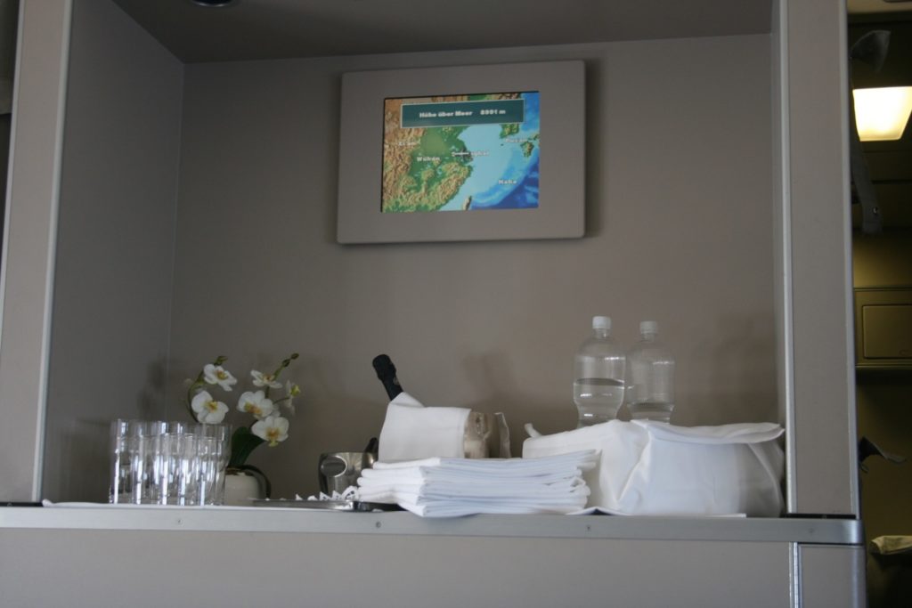 SWISS A340 FIRST CLASS REVIEW visual data 8