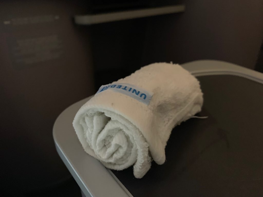 Review: United Airlines 787-9 Business Class Los Angeles To London ...