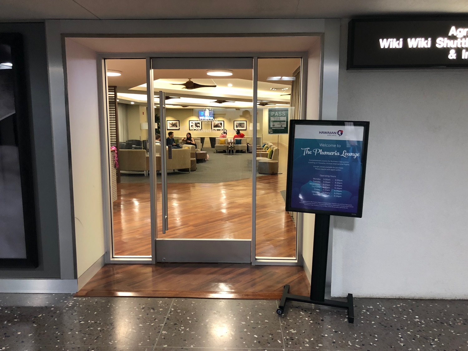 Review Hawaiian Airlines Plumeria Lounge Honolulu (HNL) Live and Let