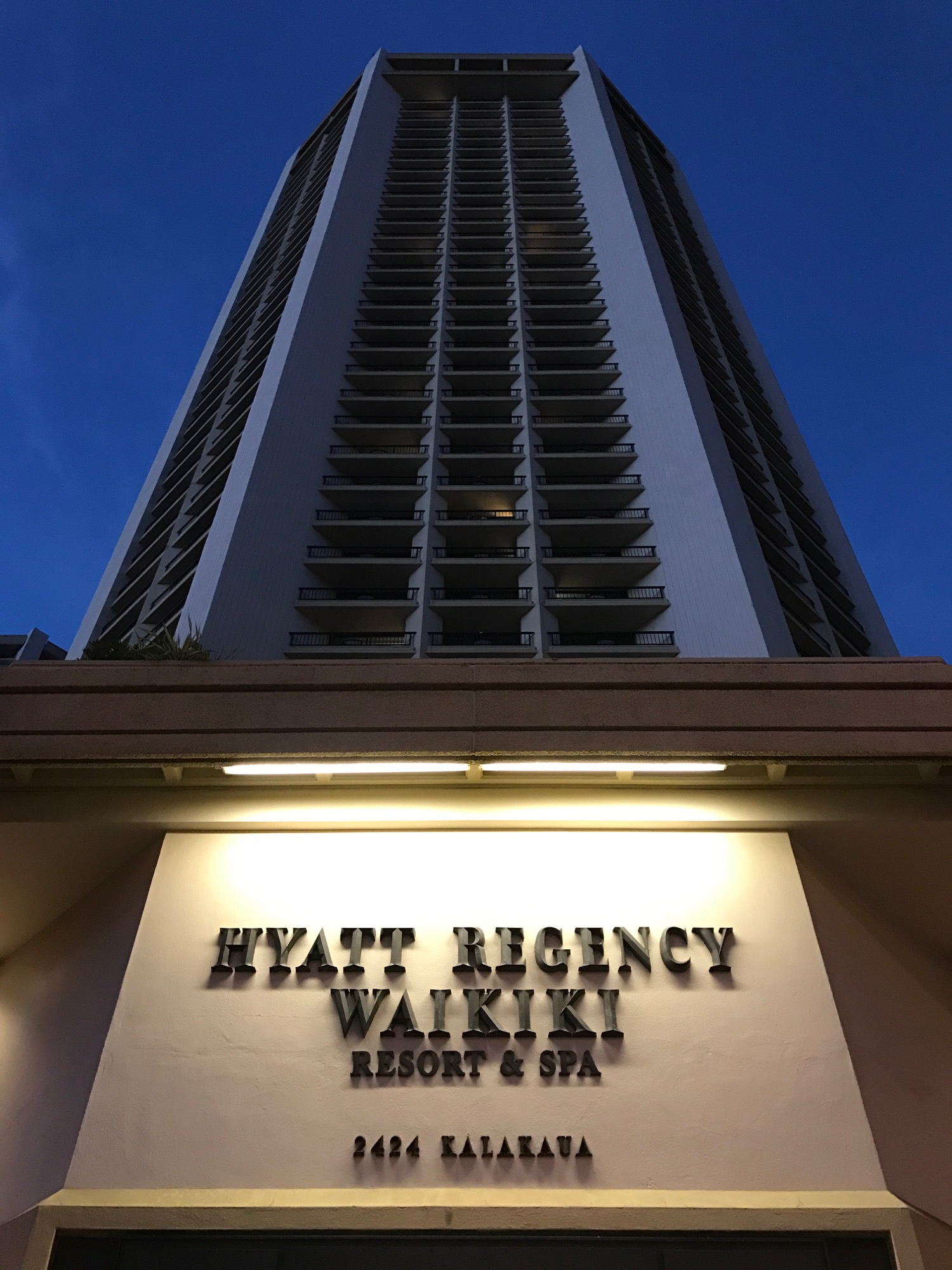 Review Hyatt Regency Waikiki Beach Live and Let's Fly