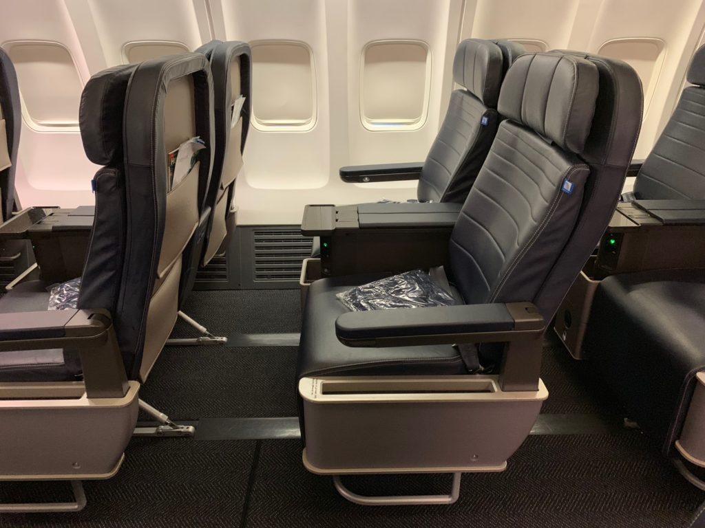 Review: United Airlines 757-300 First Class Honolulu To Los Angeles ...