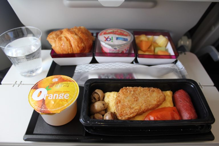 Economy Class Breakfast On Qatar Airways Live and Let's Fly