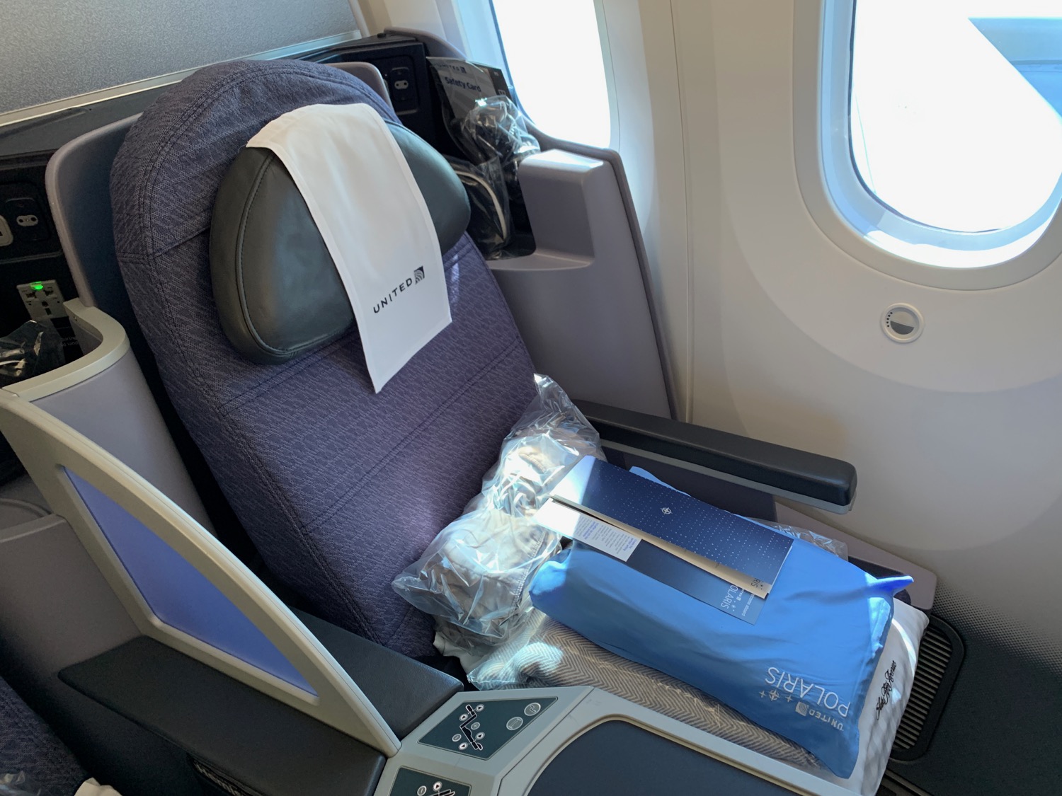 Review United Airlines 787 9 Business Class Sydney To Los Angeles