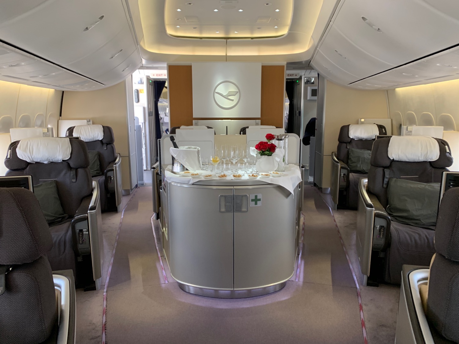 Review Lufthansa 7478 First Class Frankfurt To Los Angeles Live and